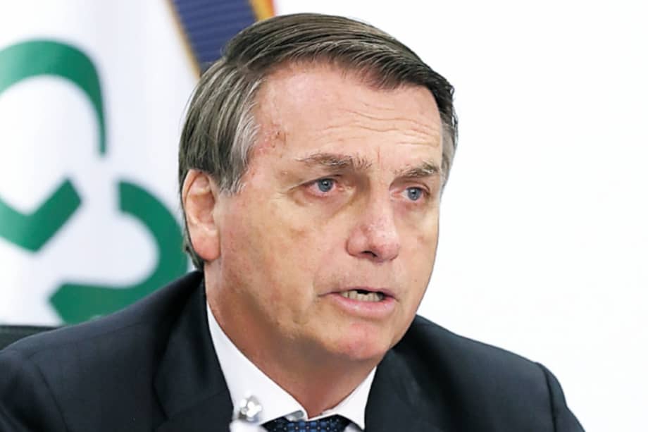 El presidente de Brasil, Jair Bolsonaro, permitirá a los brasileños tener hasta seis armas, según decreto publicado hoy. / AFP