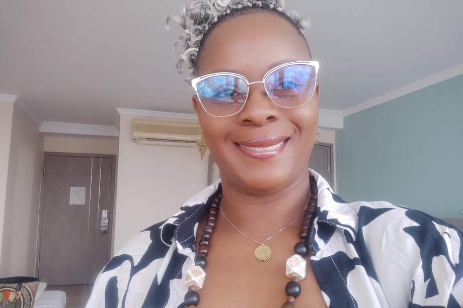 Yineth se levanta todos los días a trabajar en su emprendimiento, la Papelería e Internet Los Mellos.