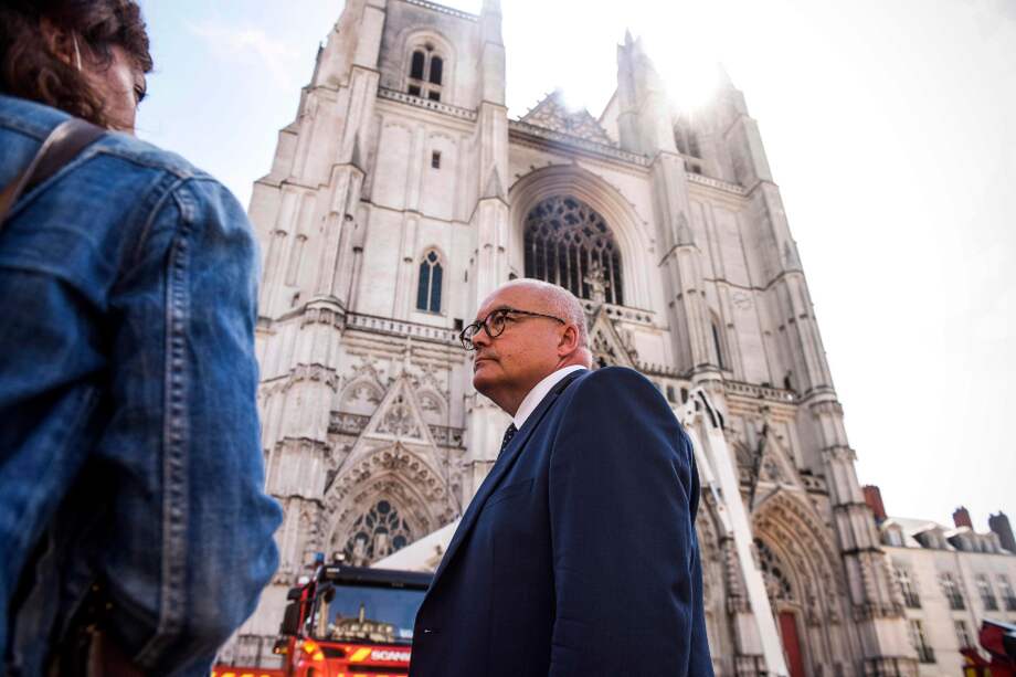 Los mayores desperfectos se los llevaron igualmente los vitrales de la fachada del siglo XVI, así como un cuadro del pintor del siglo XIX Hippolyte Flandrin.