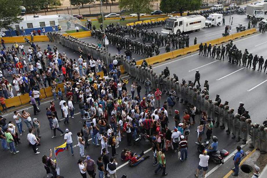 Chavismo y oposición convocan marchas en medio de tensión por resultados electorales
