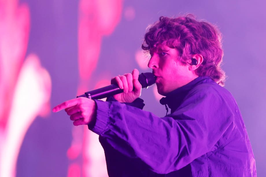 El vocalista de la banda estadounidense Turnstile, Brendan Yates, canta durante el primer día del Festival Estéreo Picnic (FEP) este viernes, en Bogotá (Colombia).