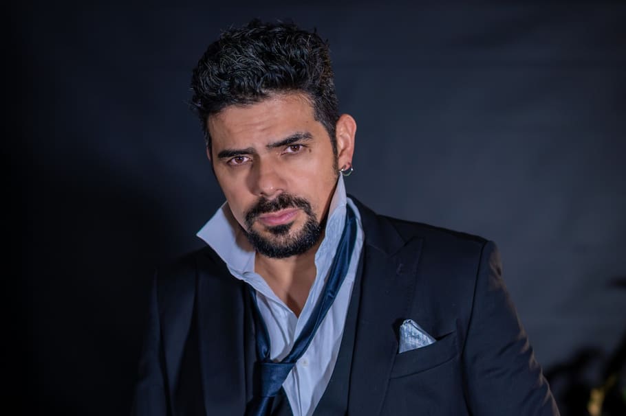 Después de más de diez años alejado del medio, el actor y productor colombiano volvió a la televisión con "Entre panas", de RCN. Su historia es la de un niño que trabajó desde los nueve años y que, contra todo pronóstico, encontró en el cine la oportunidad de transformar su vida.
