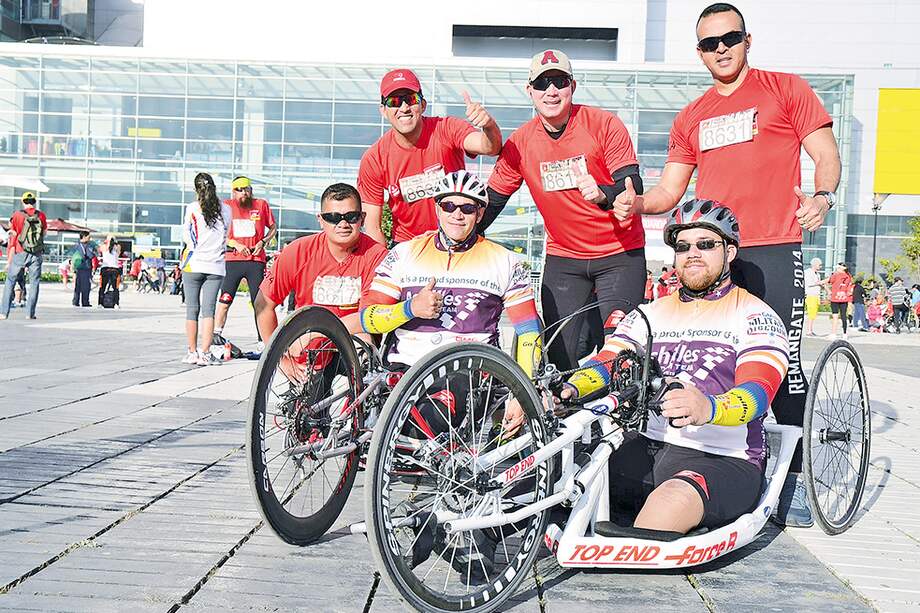 Discapacitados, atletas y corredores recreativos se encuentran en la carrera para mostrarle a los demás colombianos que este tipo de gestos deportivos sanan y aportan a la paz. / Cortesía Arcángeles