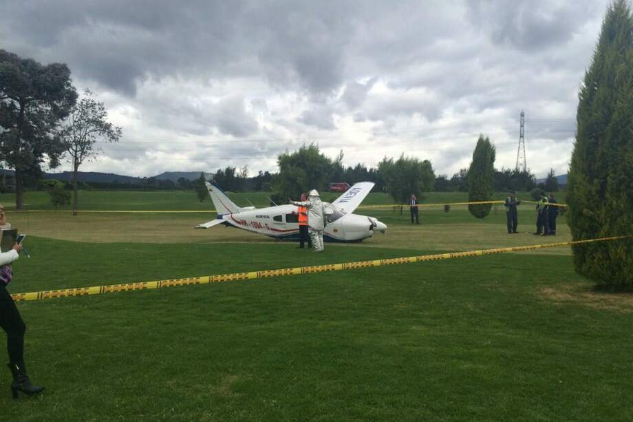 Aterrizaje de emergencia en el club Pueblo Viejo de Cota