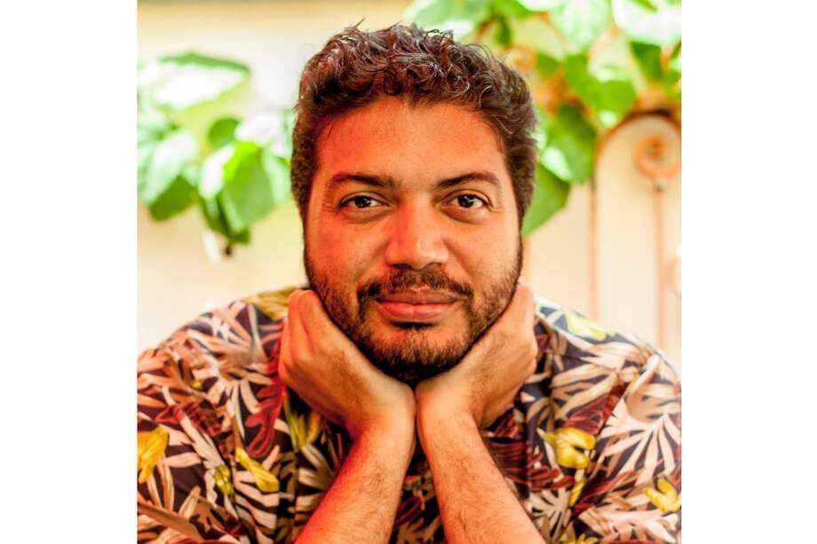 Báez es considerado uno de poetas más relevantes en lengua española nacidos después de 1970 por la antología “El canon abierto” (Visor, 2015). / Lidybel A. Martínez