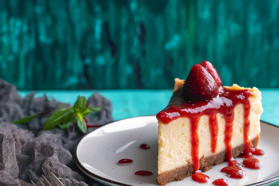 Sirve también con este cheesecake una buena salsa de dulce de leche.