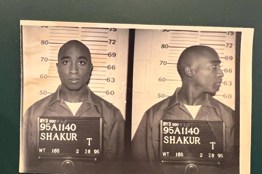 El 1 de diciembre de 1994 fue condenado por abuso sexual en primer grado a 18 meses y 4 años a prisión. Sin embargo, Suge Knight, CEO de la disquera que había fundado el mismo Tupac, acordó una fianza de $1.4 millones de dólares para ser liberado el 12 de octubre de 1995.