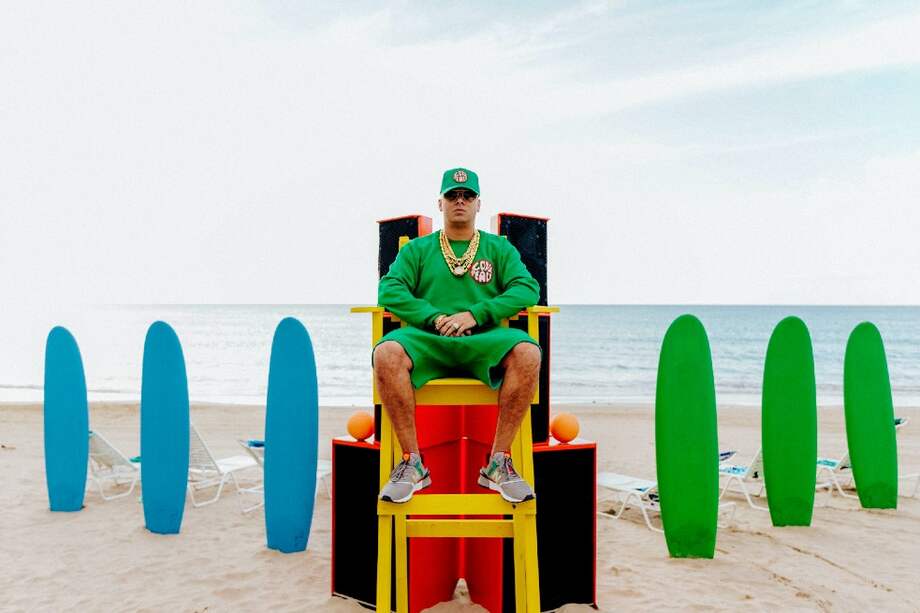 Fotografía cedida por La Base Music Group que muestra al cantante puertorriqueño Wisin en una imagen promocional de su canción "Playita".