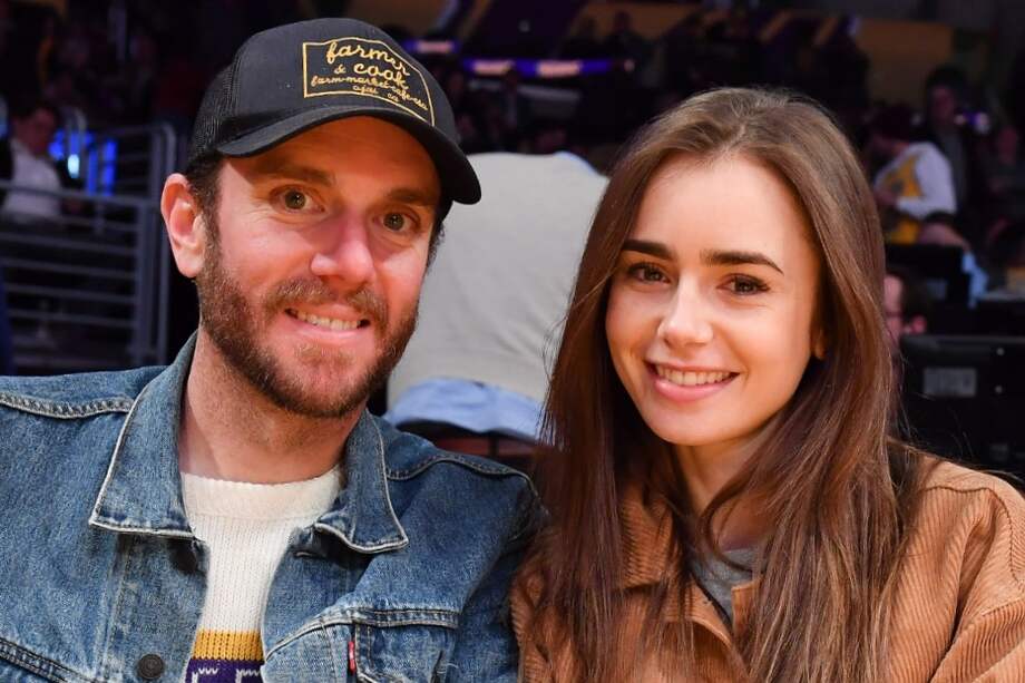 Lily Collins anunció su compromiso con Charlie McDowell en 2019.