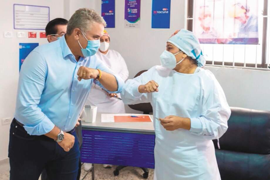 Verónica Machado, enfermera jefe en un hospital de Sincelejo, fue la primera persona vacunada en Colombia. / Presidencia