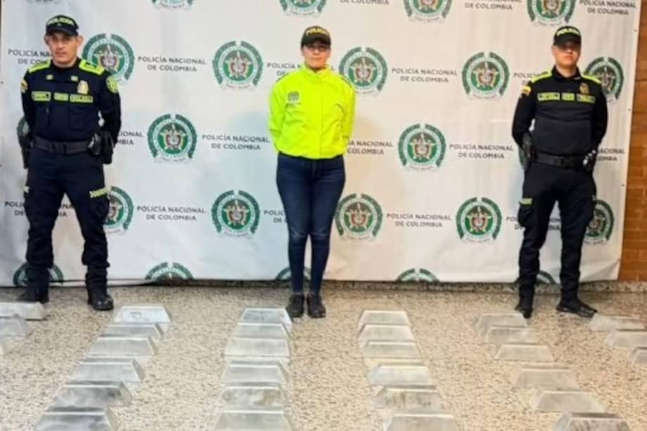 El cargamento tiene como origen Venezuela. Este mineral, al igual que el coltán, es ampliamente explotado por redes ilegales debido a su uso en la industria tecnológica. Su extracción contamina fuentes hídricas con mercurio y otros productos tóxicos, y afecta a comunidades indígenas que dependen de estos ecosistemas.