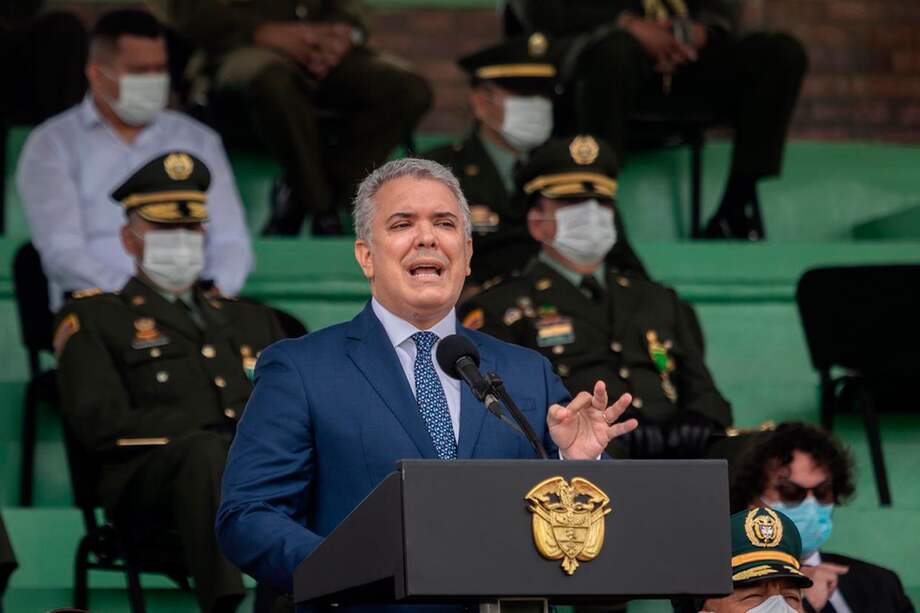 El presidente Iván Duque anunció este domingo, en la ceremonia de ascensos de 134 nuevos subtenientes, la modernización del Ministerio de Defensa y la transformación integral de la Policía Nacional. Según el mandatario, el 20 de julio se presentará ante el Congreso de la República el proyecto de ley que creará el Estatuto Disciplinario Policial.
