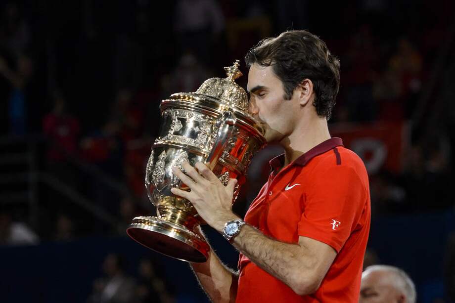 Roger Federer con su victoria en Basilea se acercó a 500 puntos de Novak Djokovic, número 1 de la ATP. Foto:AFP