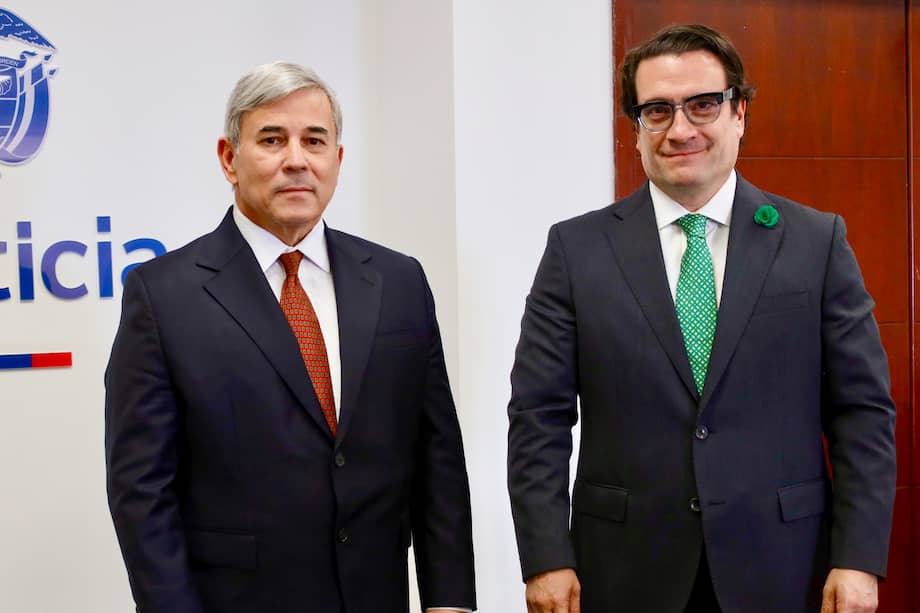Joaquín José Méndez Llach asumió como nuevo Superintendente de Notariado y Registro junto al ministro de Justicia, Iván Cancino.