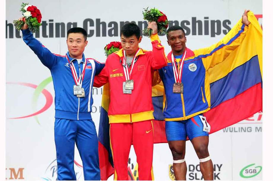 El vallecaucano Óscar Figueroa (derecha) sigue dándole alegría al deporte colombiano. /EFE