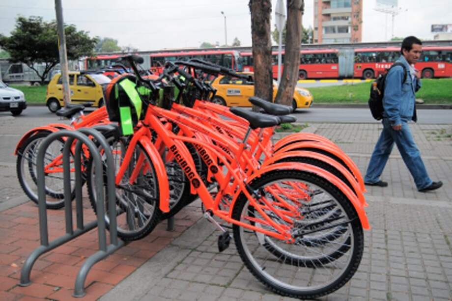 Los centros comerciales de Bogotá usureros con los ciclistas