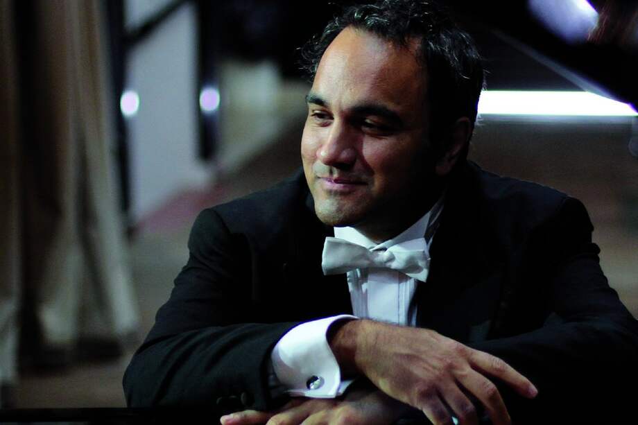 Alexander Panizza grabó "Paisajes musicales" en julio de este año, cuando estuvo en el escenario del Teatro Mayor Julio Mario Santo Domingo como parte del lanzamiento del XXXVII Festival Internacional de Piano de la Universidad Industrial de Santander.