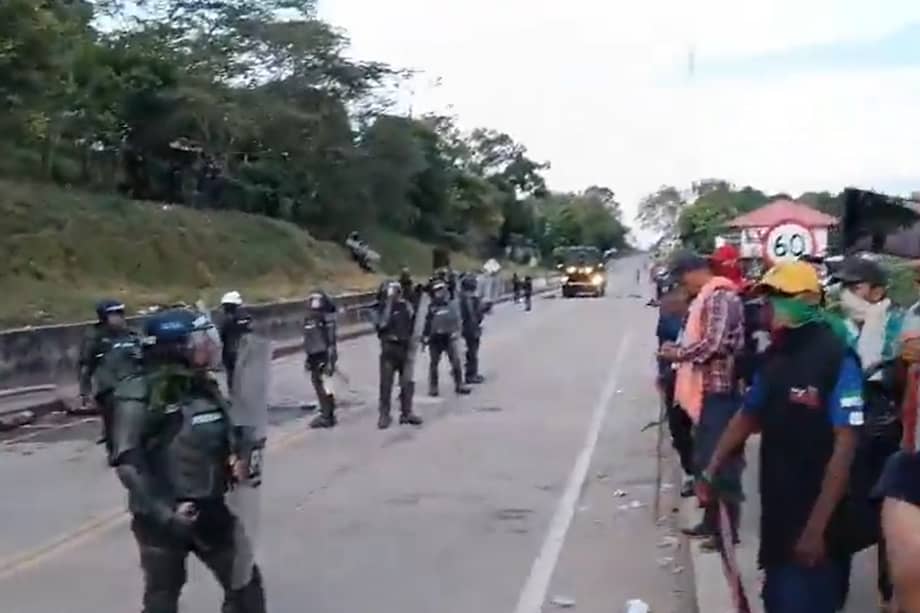 La Undmo intervino para reabrir el paso por la vía que llevaba cinco días bloqueada. Gobierno Nacional adelanta diálogos con manifestantes.