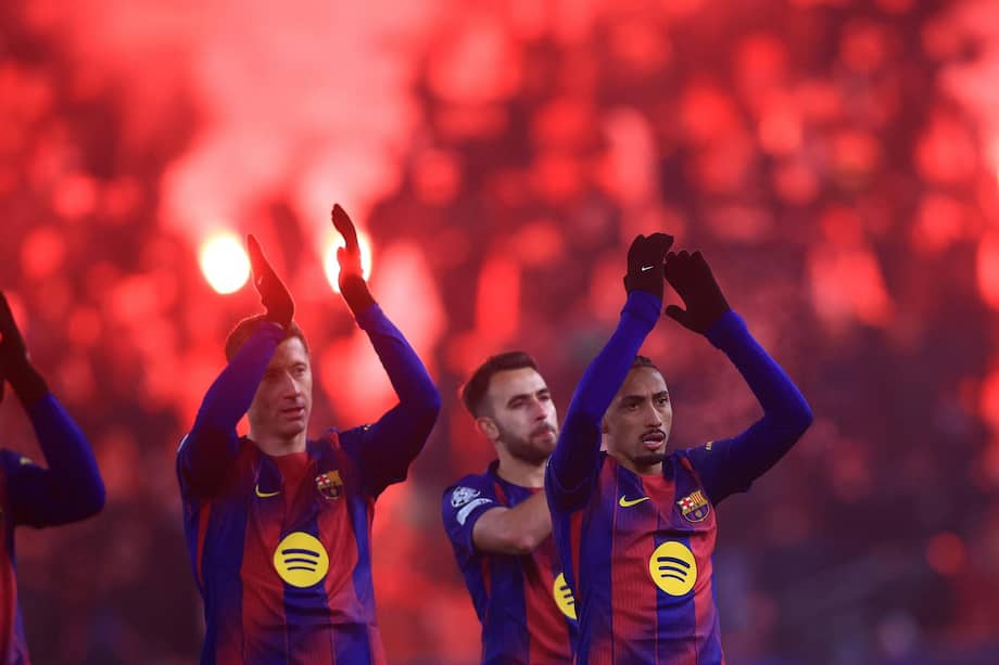 Arsenal y Bayern Múnich son los únicos equipos que aseguraron su paso directo a octavos de final. Barcelona sobrevivió en Praga y está en el top 8.