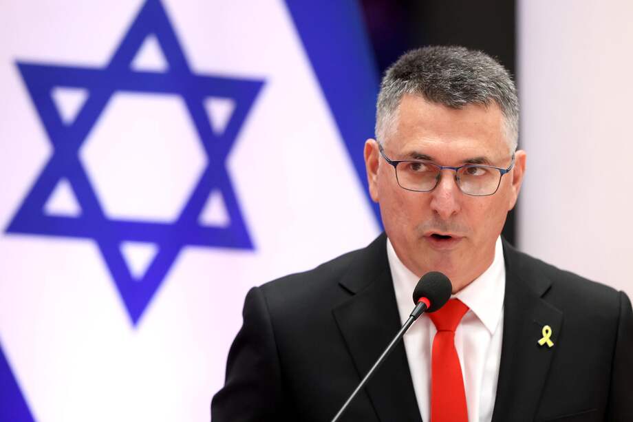 El ministro de Relaciones Exteriores de Israel, Gideon Saar en la Cancillería de Paraguay en Asunción.