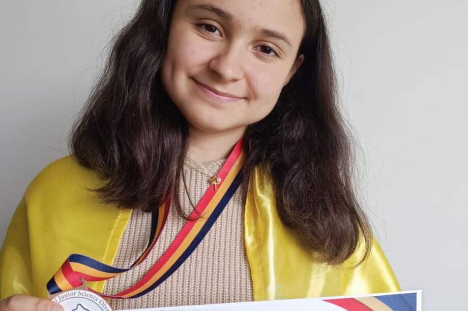 Ganadora en la edición N.°21 de la Olimpiada Juvenil Internacional de Ciencias 2024.