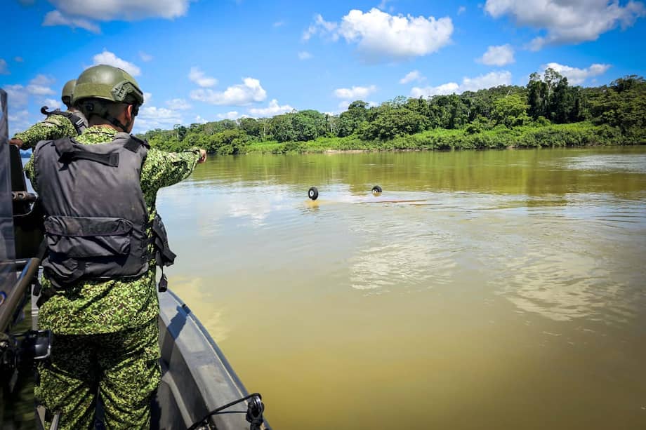 El menor de once años iba a bordo de una avioneta que presentó fallas mecánicas.