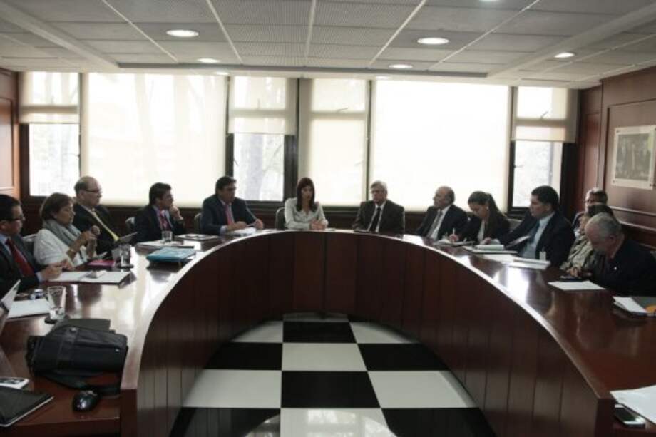 Después de reunirse con los gremios, la ministra de Transporte, Natalia Abello, moderó la posición de su Ministerio. / Cortesía
