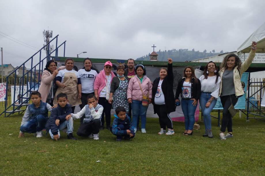 Madres de Soacha protestan en el marco de la conmemoración del Día Internacional de la Memoria y Solidaridad con las Víctimas, por casos de violencia policial.