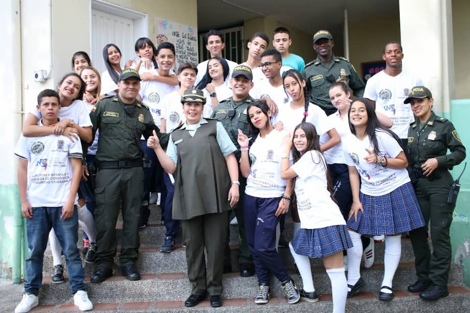 La llegada de la Policía de una forma amable y pedagógica generó la confianza de los estudiantes. / Foto: Cristian Amaya.