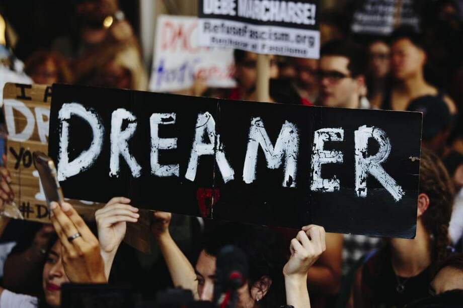 El 5 de septiembre de 2017, el entonces fiscal general de Estados Unidos, Jeff Sessions, uno de los miembros del Ejecutivo con posiciones más duras en inmigración, anunció el fin del amparo de DACA. / EFE