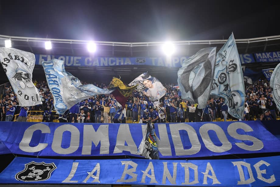 Comandos Azules de Millonarios, la primera barra brava de Colombia.