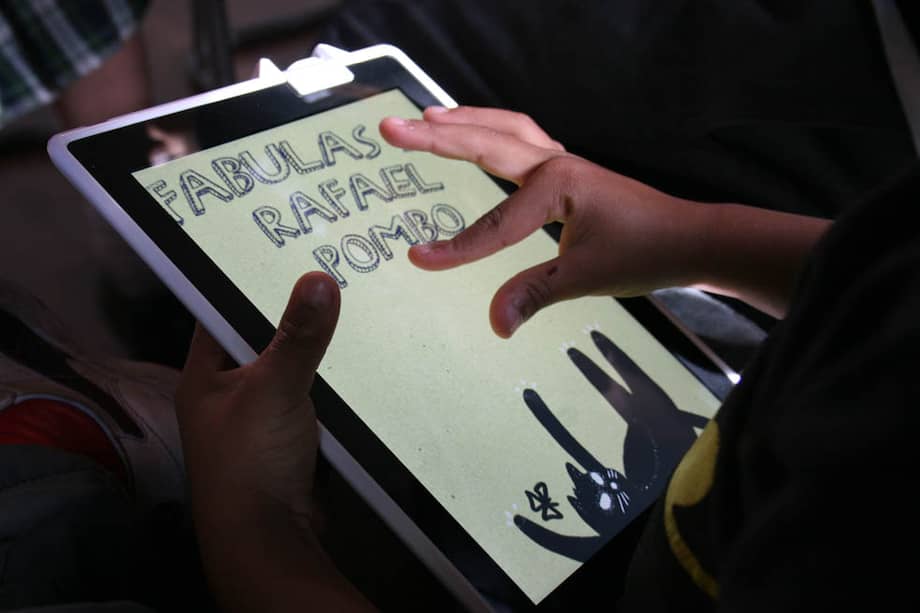 Los libros digitales pueden romper la barrera de acceso de muchas personas al conocimiento, pero también hay un debate acerca de su conveniencia en el proceso educativo. / Cortesía Biblioteca Nacional