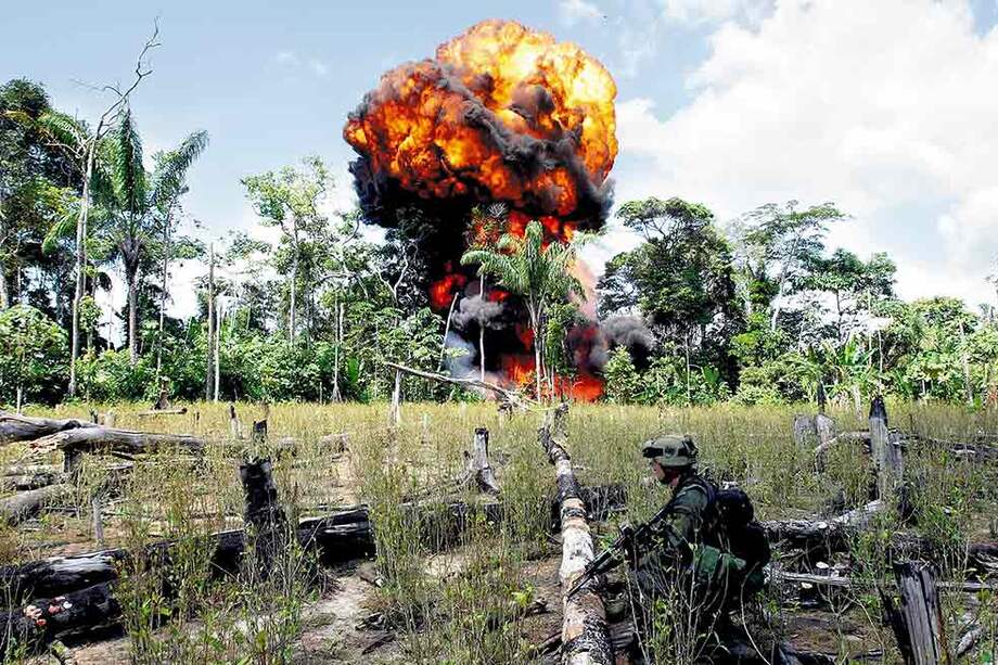 La destrucción de un laboratorio de procesamiento de coca, política hoy en el centro de la discusión entre el Gobierno y las Farc en La Habana. / El Espectador