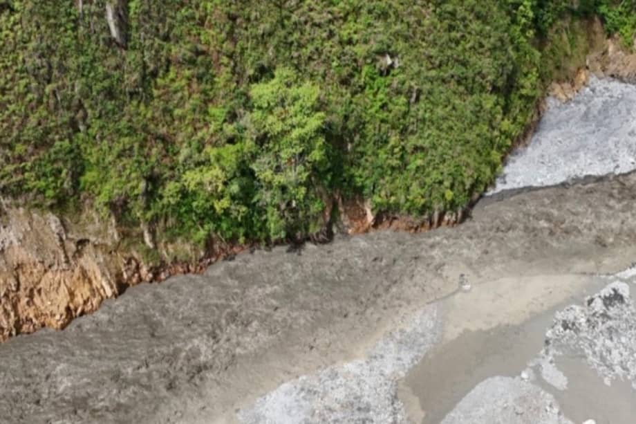 Solo tres familias fueron evacuadas preventivamente en Quetame. Las autoridades mantienen vigilancia sobre el río Negro.