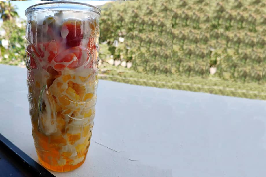 El Cholado es un cruce entre un postre helado, cóctel de frutas, y una bebida, y es popular en la región de El Valle de Colombia.