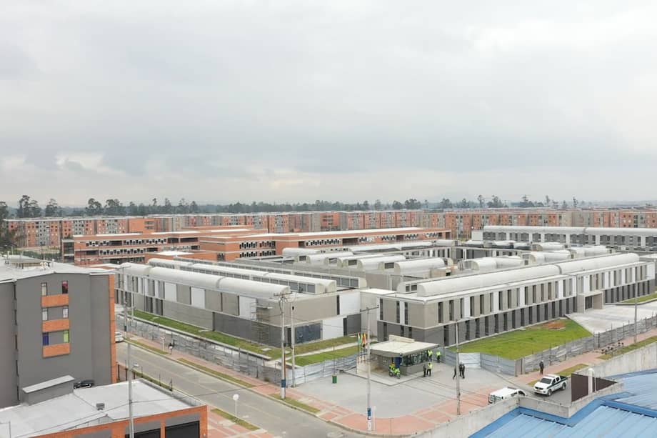 El centro cuenta con atención de la Ruta Mujer, así como un Centro de Traslado de Protección de Policía, URI y un CAE del ICBF.