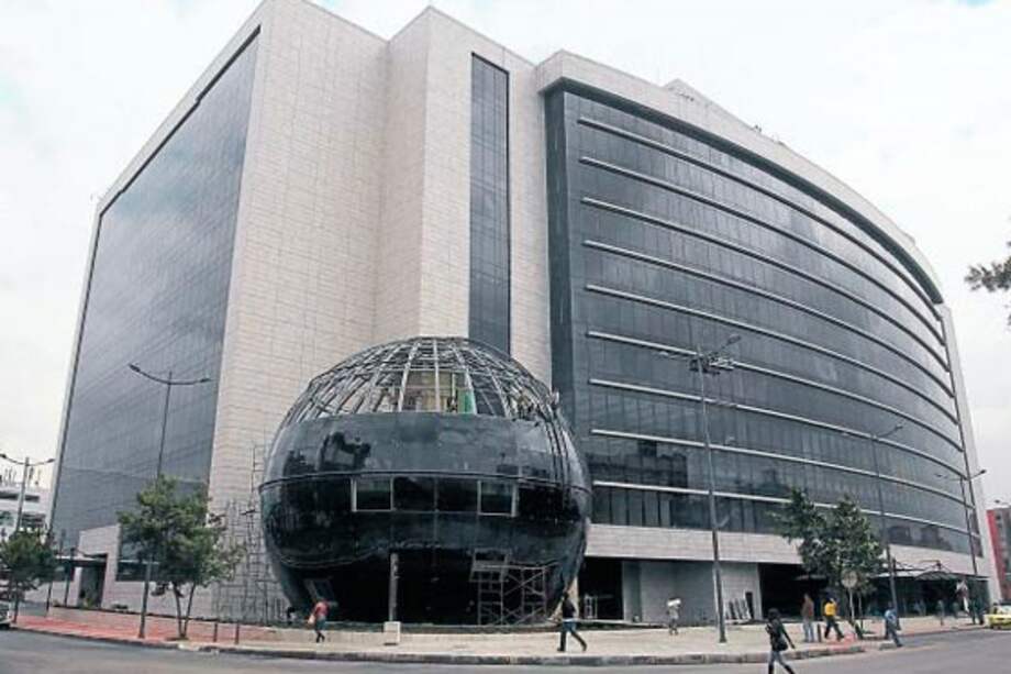 Fiscalía advierte a Gobierno sobre la compra de sede de la Contraloría