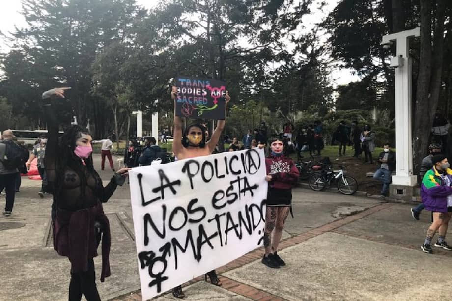 La manifestación, que en un inicio se pensó solo iba a realizarse en la capital, se lleva a cabo también en Medellín, Tunja y Popayan.