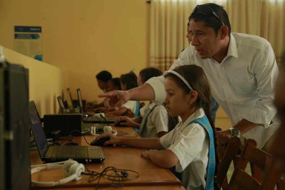 Jaime Gutiérrez recibió como premio una tableta y la invitación a participar del Encuentro Educa Digital que se celebrará en Argentina. / Cortesía