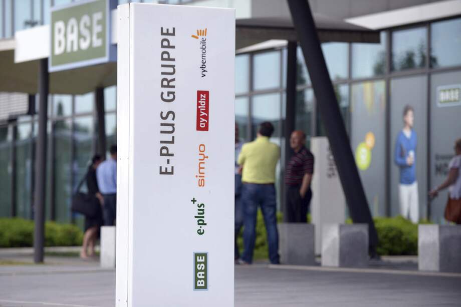 El acuerdo para comprar a E-Plus reduciría el número de operadores móviles en Alemania de cuatro a tres. / EFE
