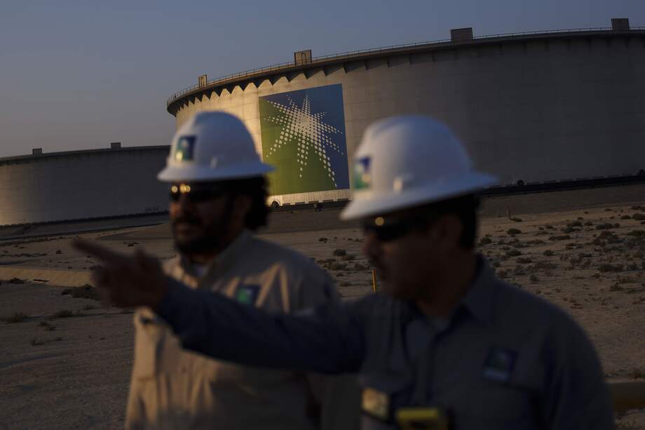 Hoy, Aramco posee unos 260.000 millones de barriles de reservas probadas de crudo, lo cual convierte a Arabia Saudita en el segundo país del mundo con mayores reservas, por detrás de Venezuela. / Bloomberg News.