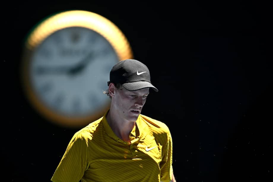 Jannik Sinner se instaló en la cuarta ronda tras vencer al estadounidense Eliot Spizzirri.