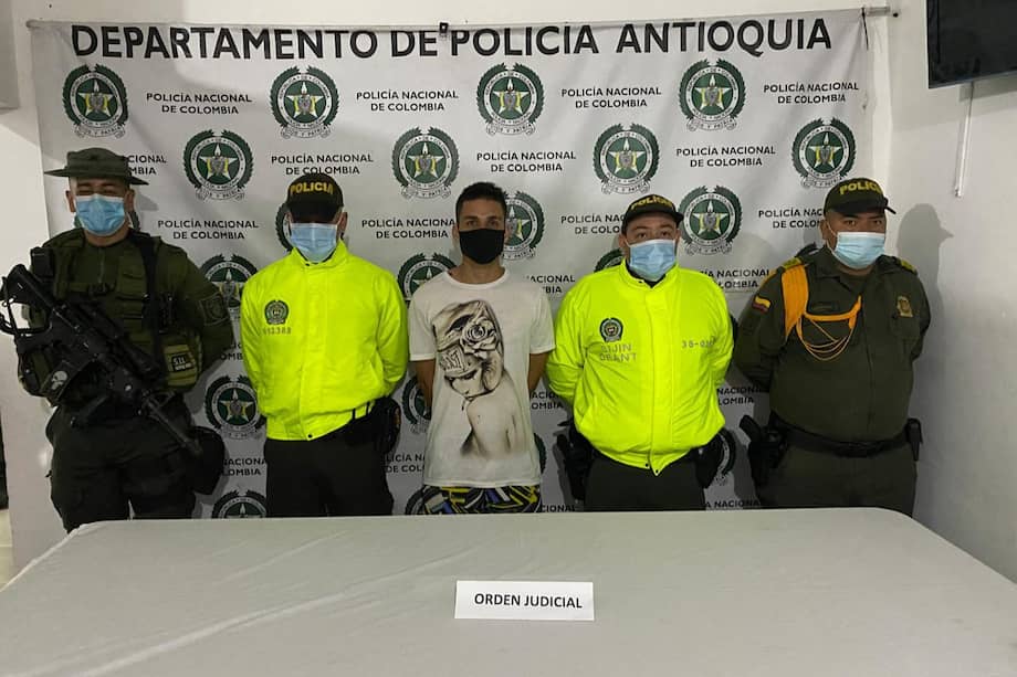 Jonathan Mauricio Calle Gallego fue capturado por la Policía en el marco de la Operación Agamenón. El hombre era requerido por las autoridades por el asesinato de cinco personas ocurrido en Andes, Antioquia durante abril pasado.