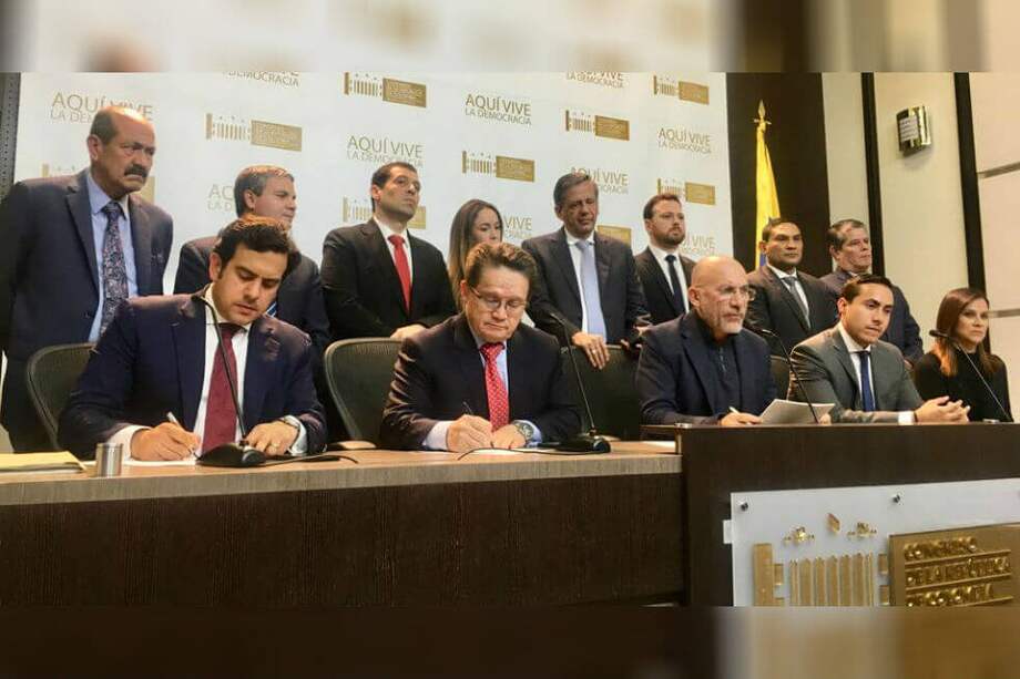 En su declaración, los partidos evocan los crímenes de líderes sociales y políticos, exguerrilleros que se acogieron al Acuerdo de Paz, miembros de la Fuerza Pública y menores reclutados, entre otros / Cortesía prensa Roy Barreras