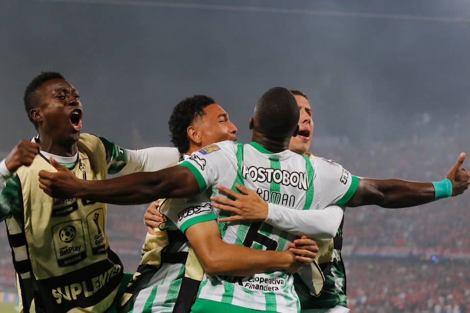 Los jugadores de Nacional celebran su triunfo en el Atanasio.