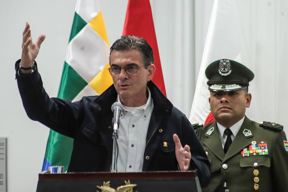Presidente de Bolivia, Rodrigo Paz, podrá recurrir a militares para desbloquear rutas en protestas.