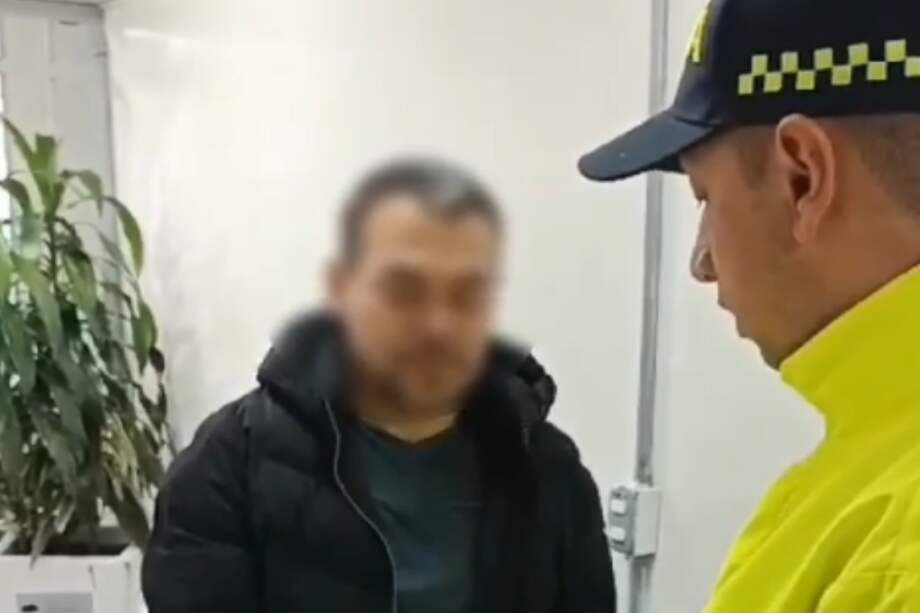 Había salido del país para evadir su condena.