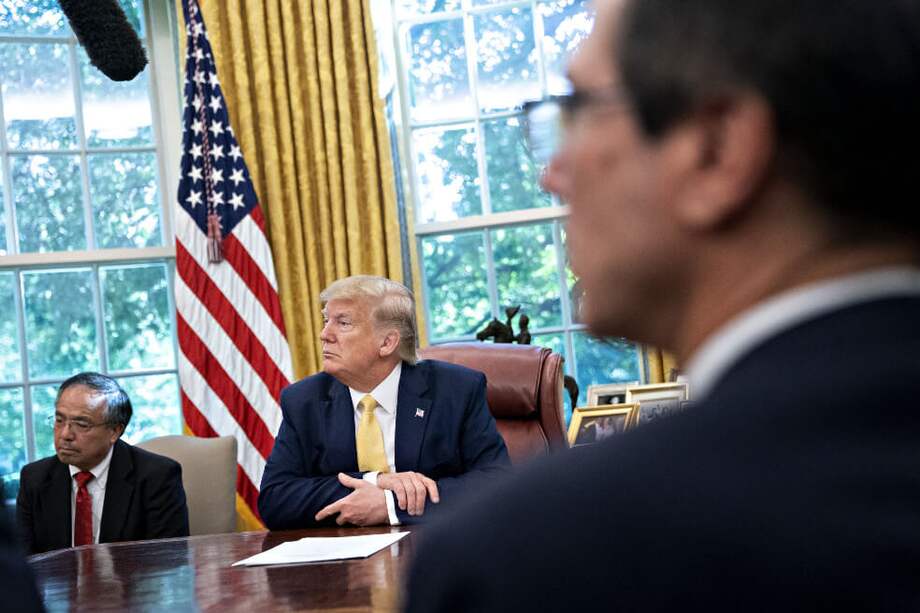 El presidente de los Estados Unidos, Donald Trump y Steven Mnuchin, secretario del Tesoro de los Estados Unidos, a la derecha, durante una reunión con Liu He, viceprimer ministro de China. / Bloomberg News