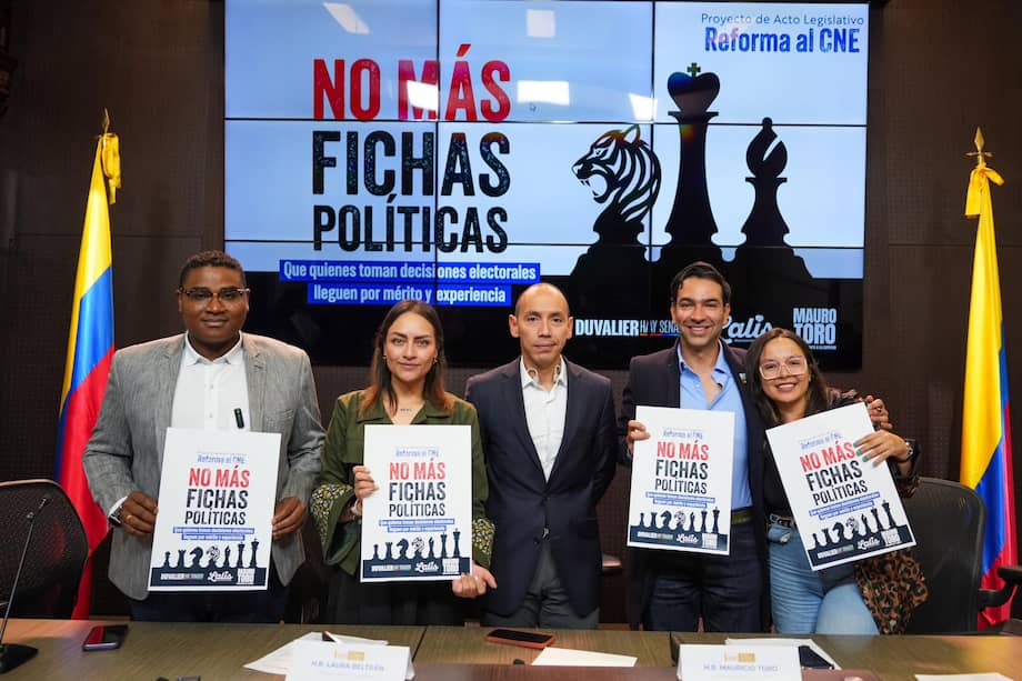 Los representantes Óscar Benavides (Libres), Laura Beltrán (Pacto Histórico) y Mauricio Toro (Alianza Verde), y la senadora Jennifer Pedraza radicaron el proyecto.