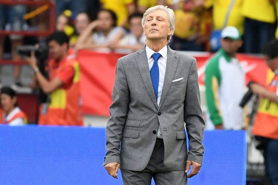 El argenitno José Pékerman, entrenador de la selección Colombia, durante el partido de este jueves ante Chile. / AFP
